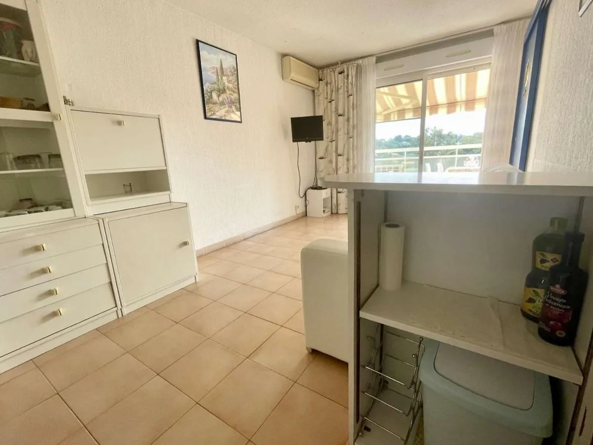 Appartement Climatise 2 Pieces Cabine, 4 Couchages, Proche Plage Et Centre, Cavalaire-Sur-Mer - Fr-1-226B-171 0*,  Francia